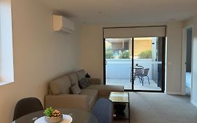 Two Bedroom, Two Bathroom - Kashmir Apartment In Canberra City
